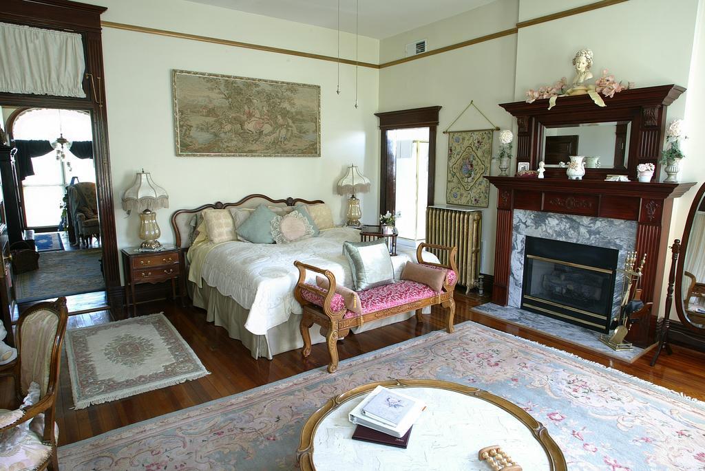 Beall Mansion An Elegant Bed & Breakfast Inn Alton Rum bild